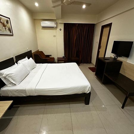 The Saffron Suites Sasupāda Exterior photo