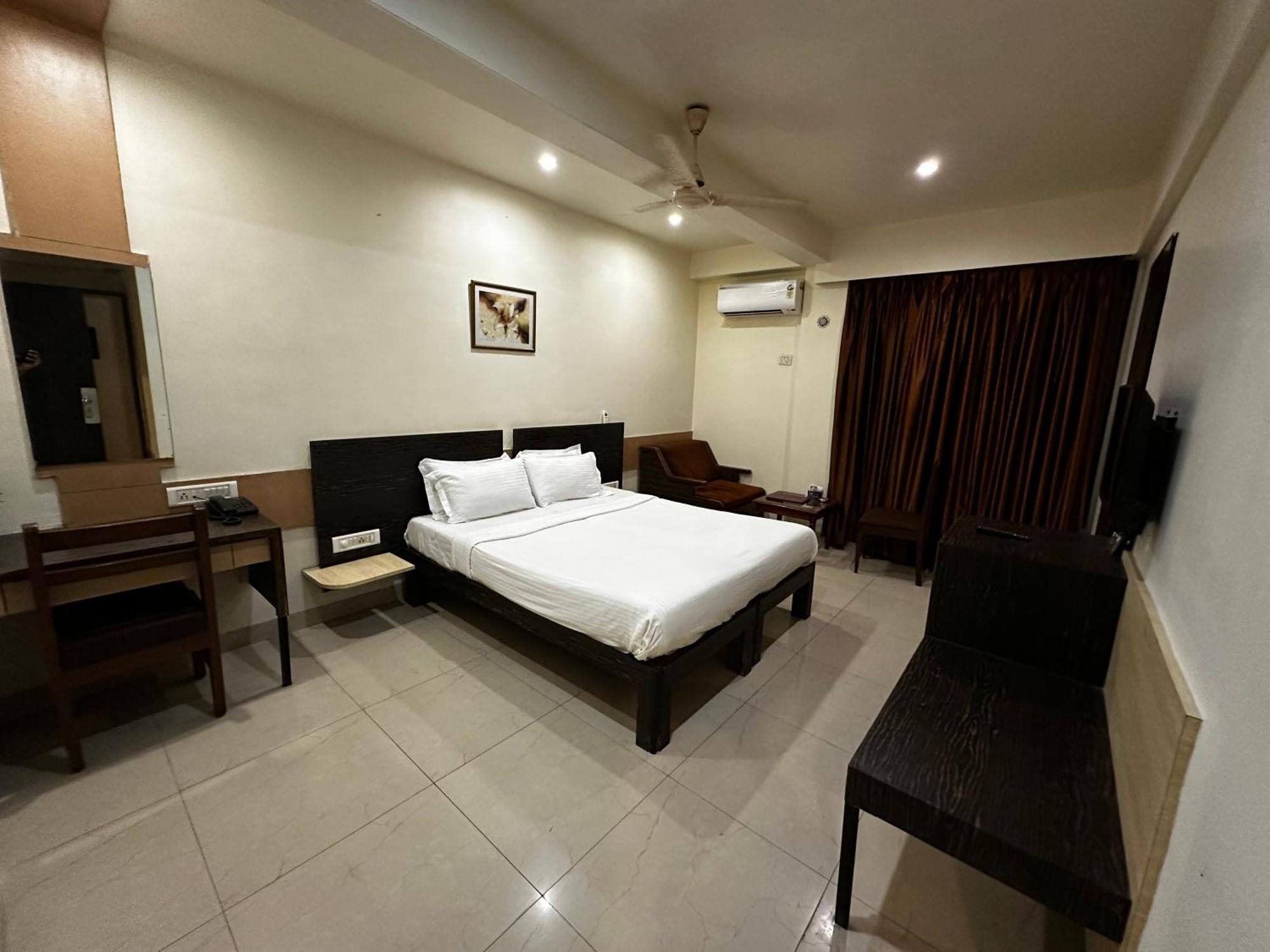 The Saffron Suites Sasupāda Exterior photo
