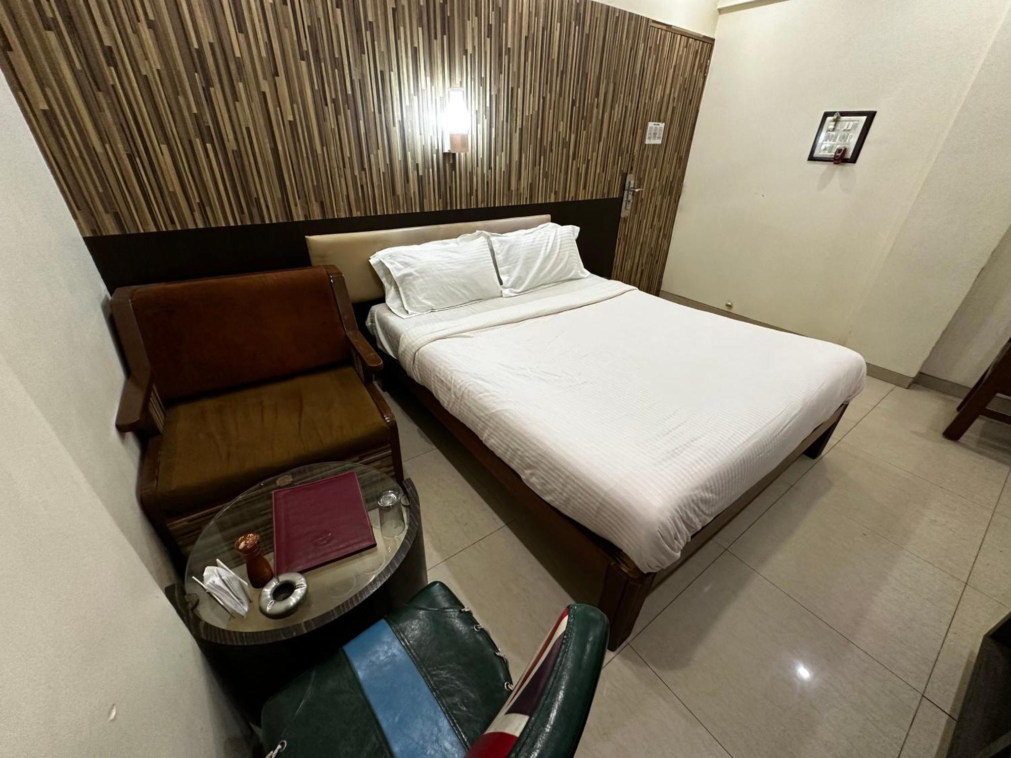 The Saffron Suites Sasupāda Exterior photo