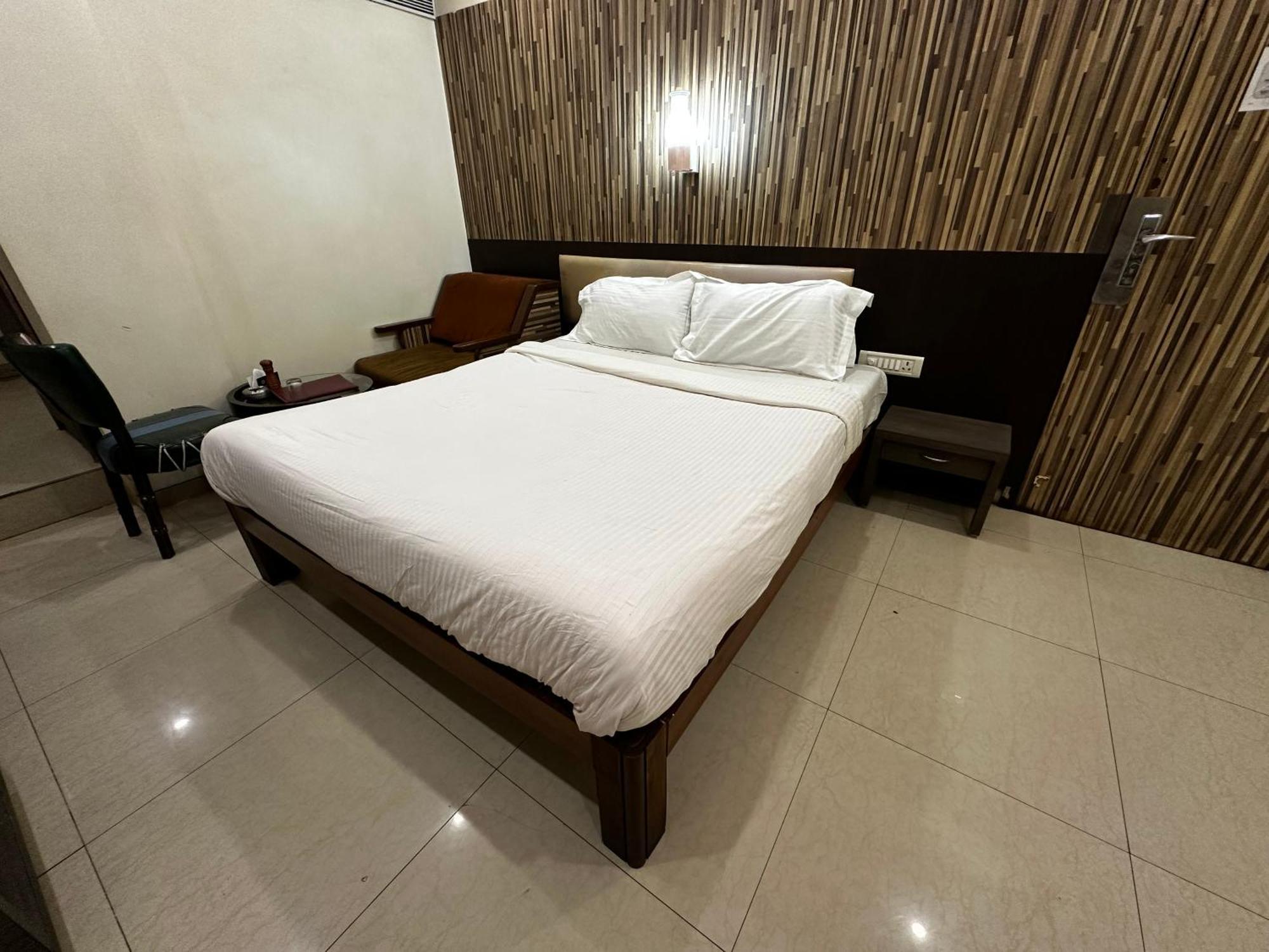 The Saffron Suites Sasupāda Exterior photo