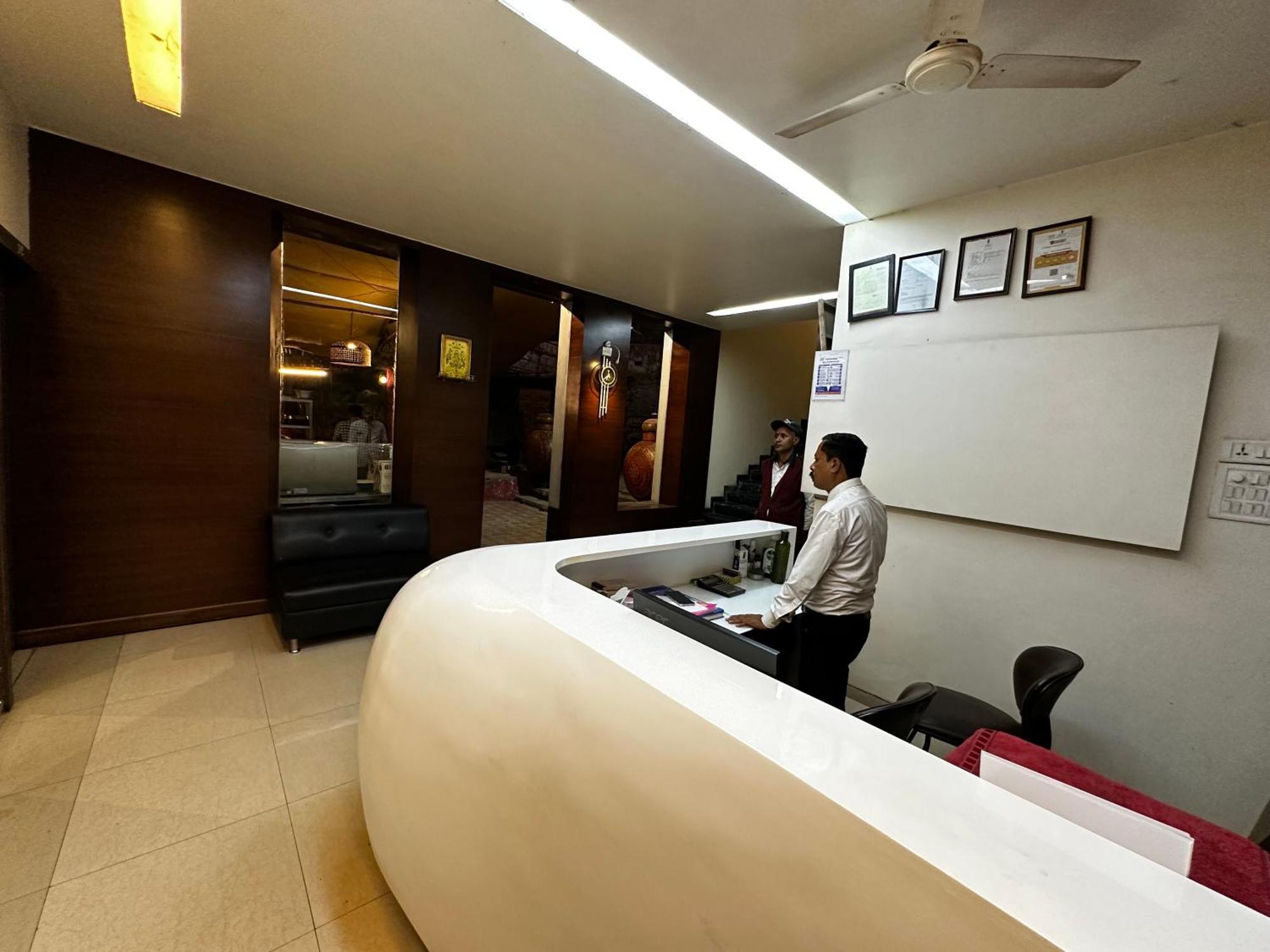 The Saffron Suites Sasupāda Exterior photo