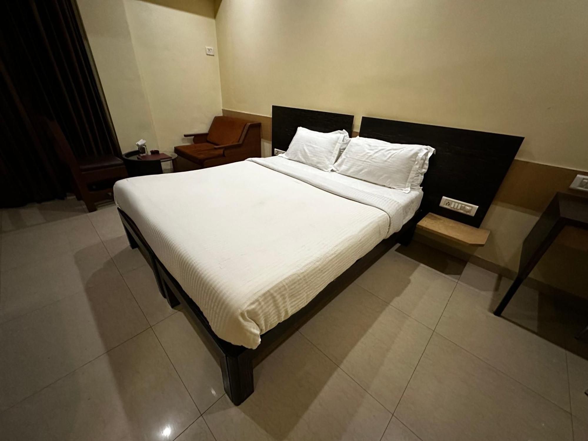 The Saffron Suites Sasupāda Exterior photo