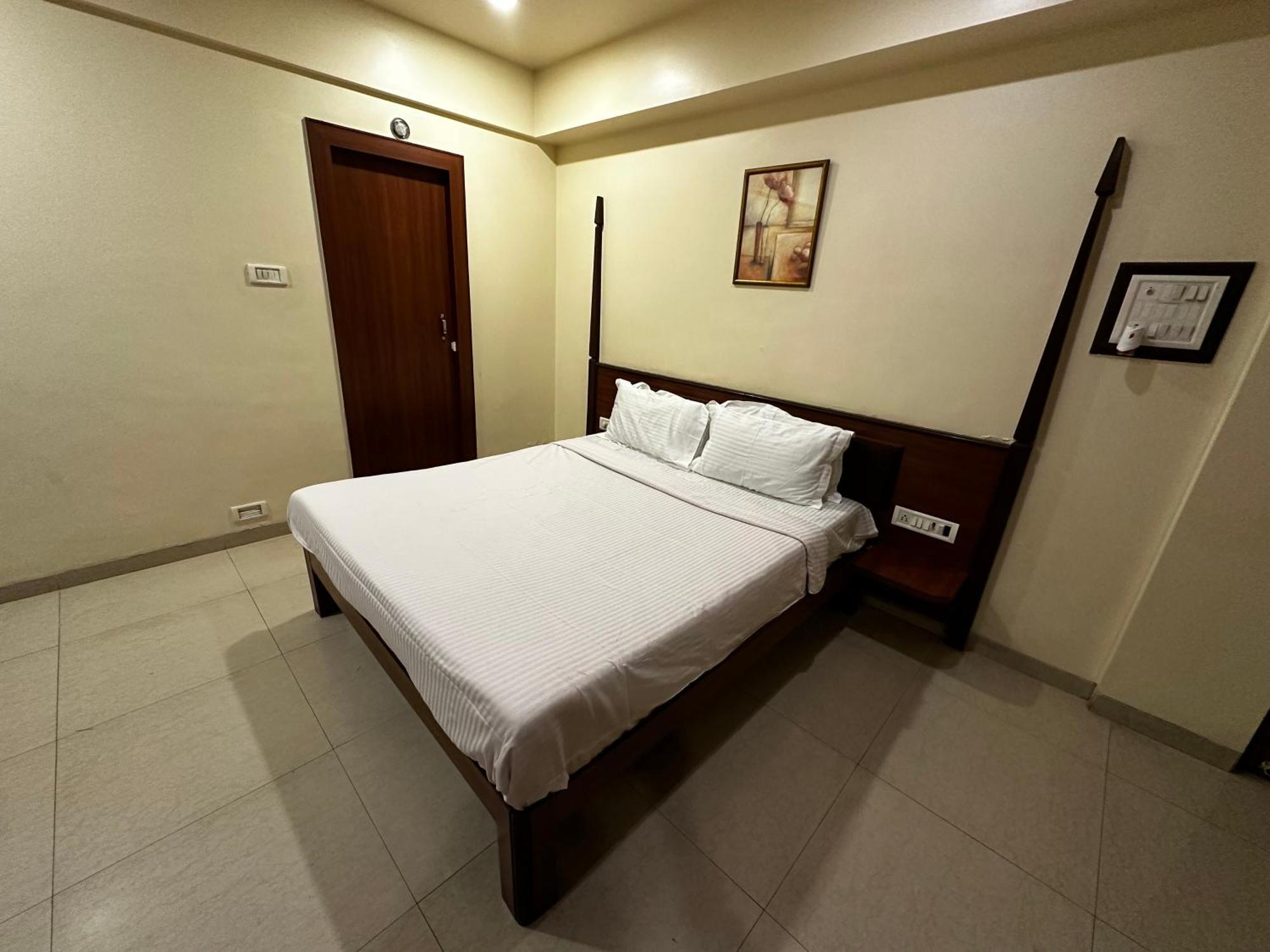 The Saffron Suites Sasupāda Exterior photo