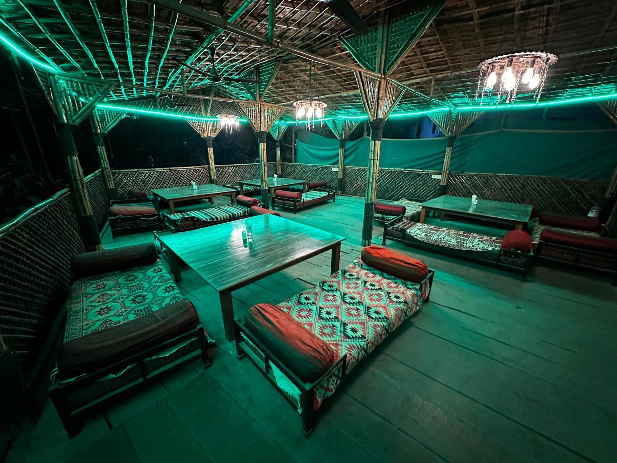 The Saffron Suites Sasupāda Exterior photo