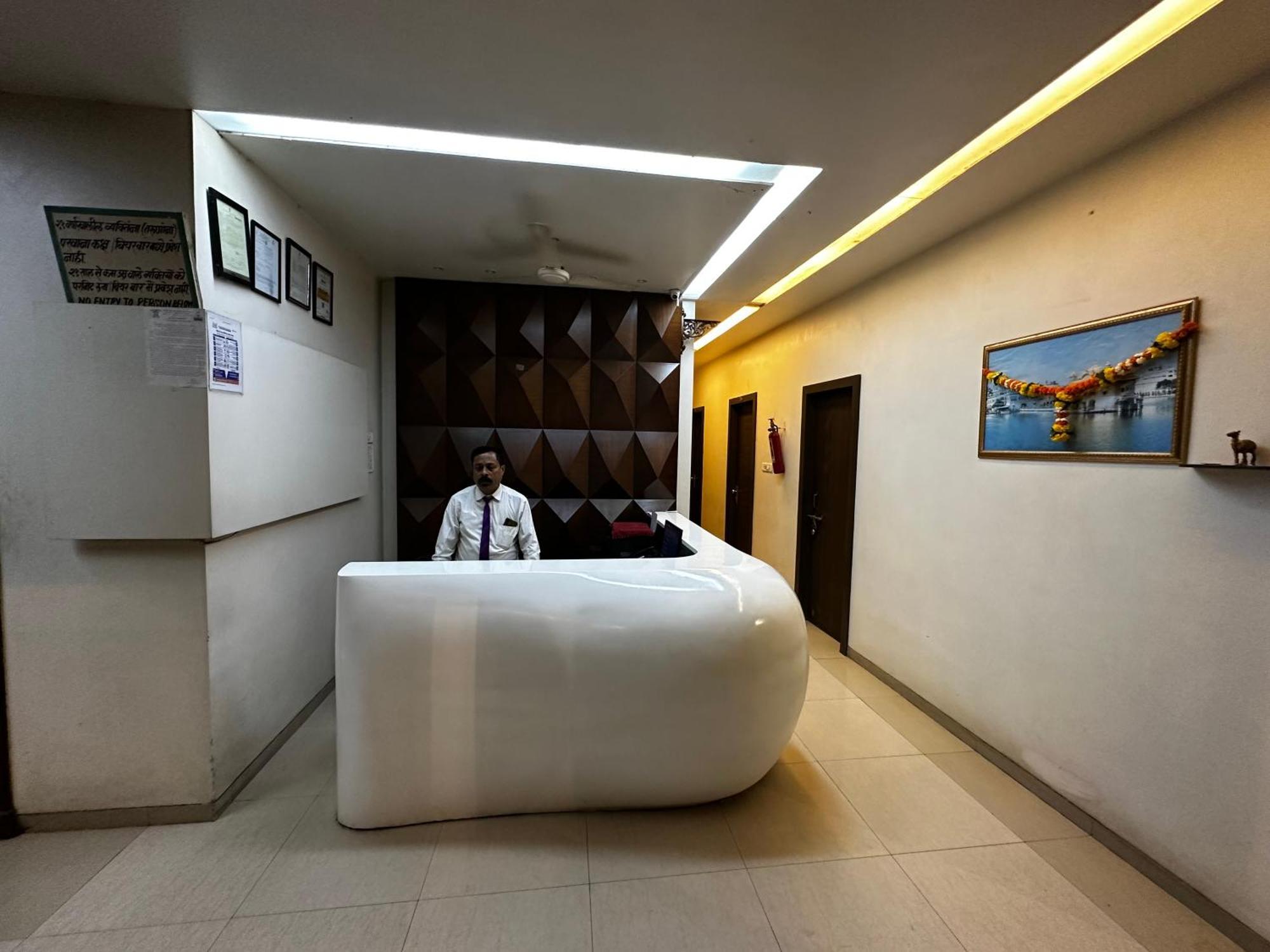 The Saffron Suites Sasupāda Exterior photo