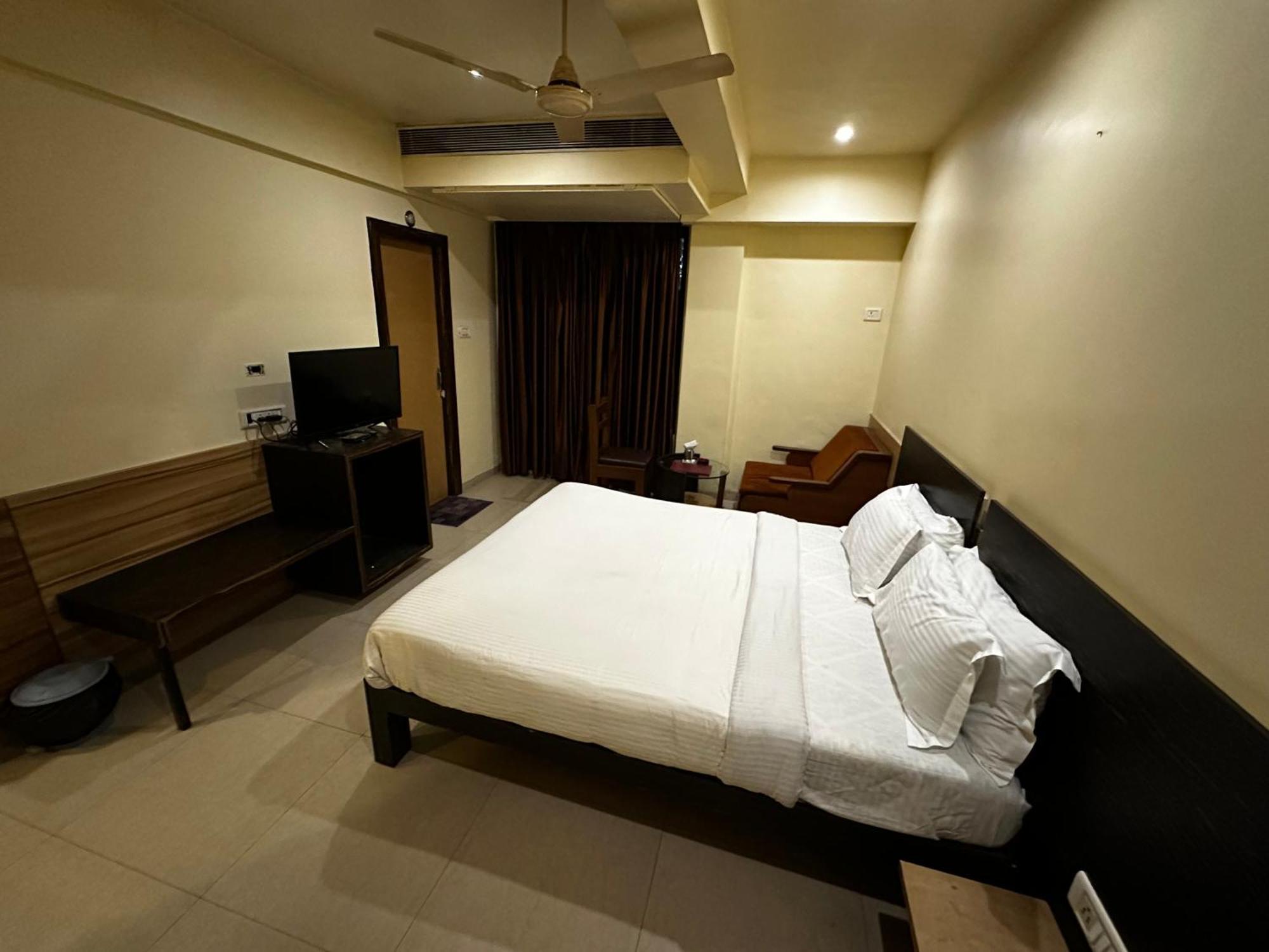 The Saffron Suites Sasupāda Exterior photo